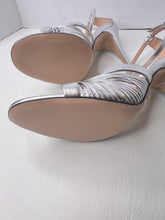 Gucci silver leather ankle strap knot Strappy heels sandals size 38.5/8.5