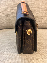 Louis Vuitton Pochette Metis Monogram Crossbody Shoulder Bag