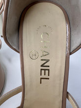 Chanel beige patent camellia heels size 41 / 11