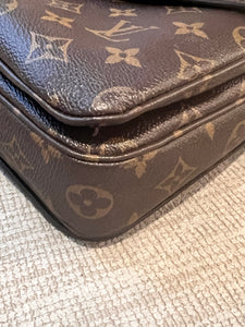 Louis Vuitton Pochette Metis Monogram Crossbody Shoulder Bag