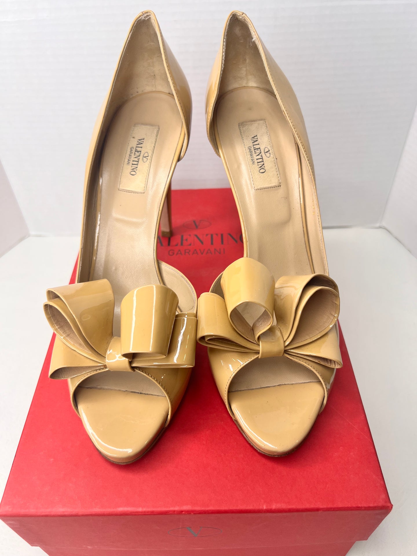 Valentino Garavani D'Orsey Bow Patent Nude Leather Pumps Heels Size 40.5 /10.5