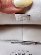 Chanel medium classic double flap White caviar / shw hardware shoulder bag