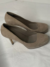 Gucci grey suede platform pumps heels size 39/9
