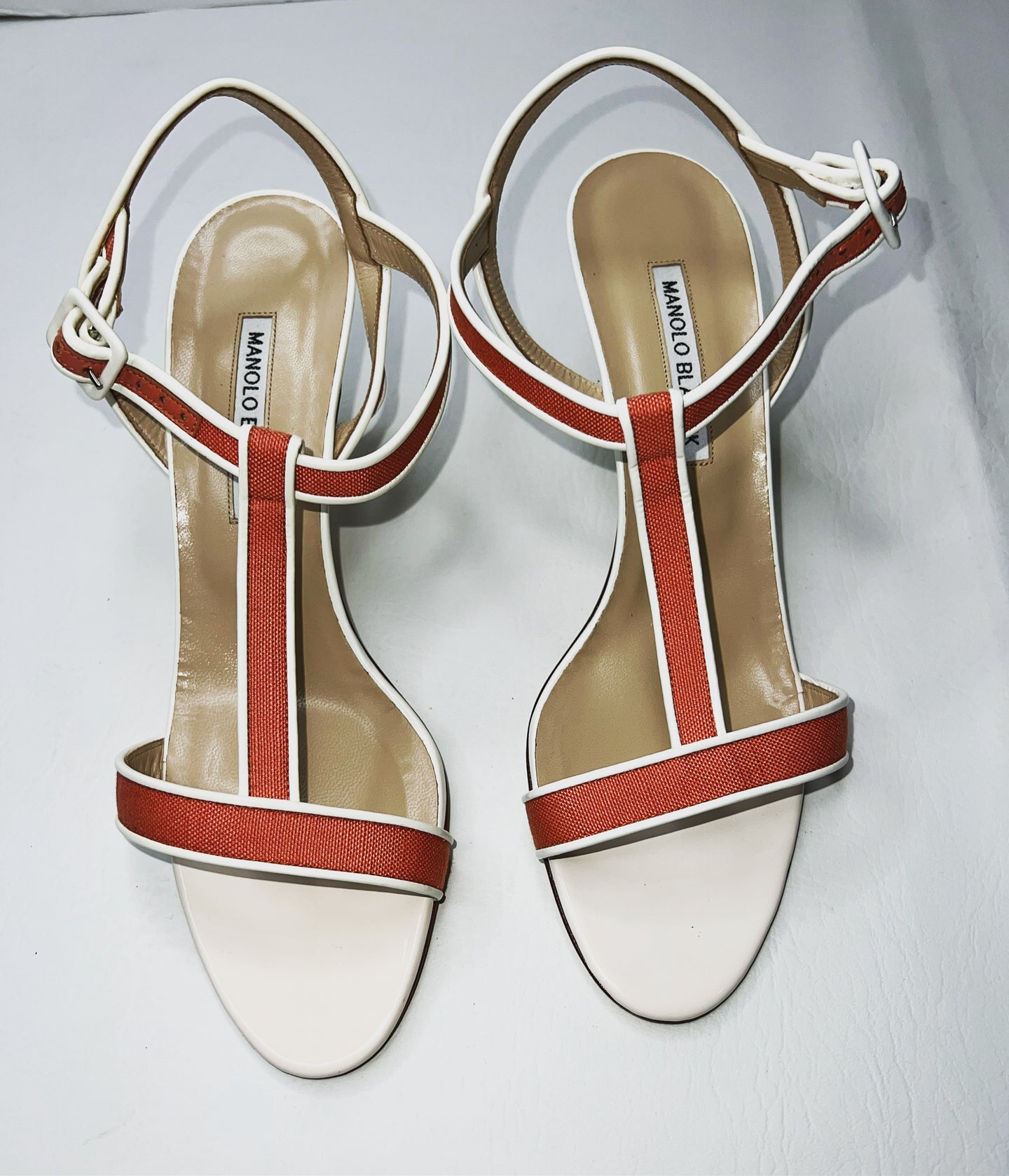 Manolo Blahnik Dador T strap Coral linens white sandals size 40 EU / 10 US