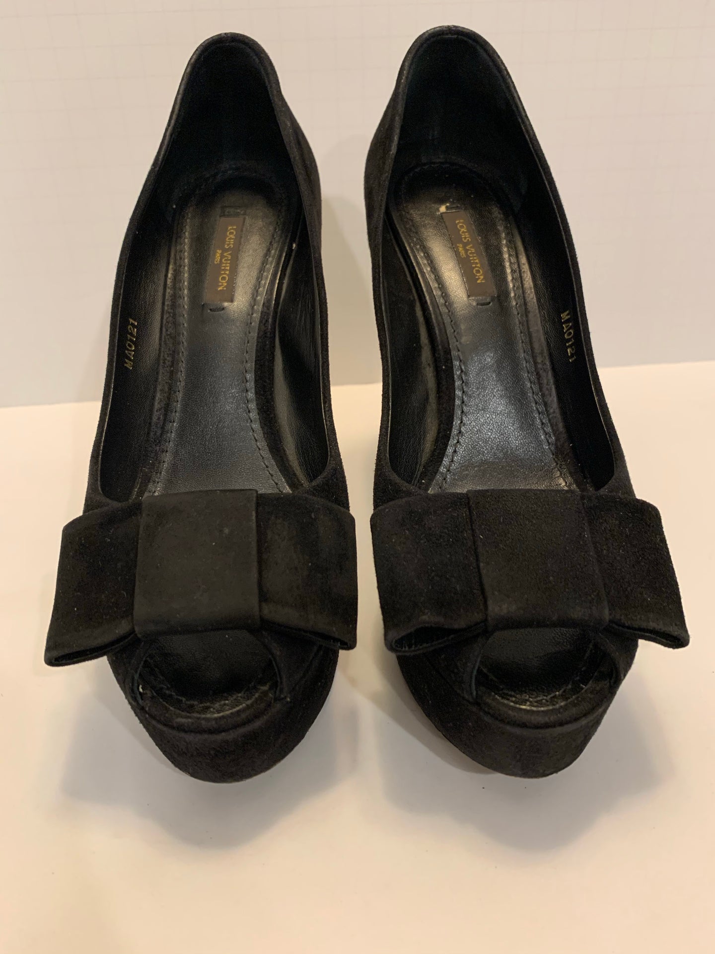 Louis Vuitton black suede platform heels 38