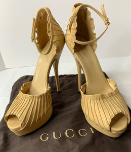 Gucci peep toe ankle strap leather pumps size 38/8