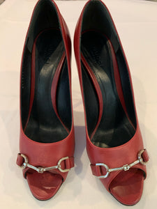 Gucci horsebit red leather peep toe heels 39/9