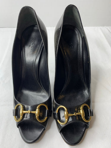 Gucci patent distressed horsebit peep toe pumps Size 39/9